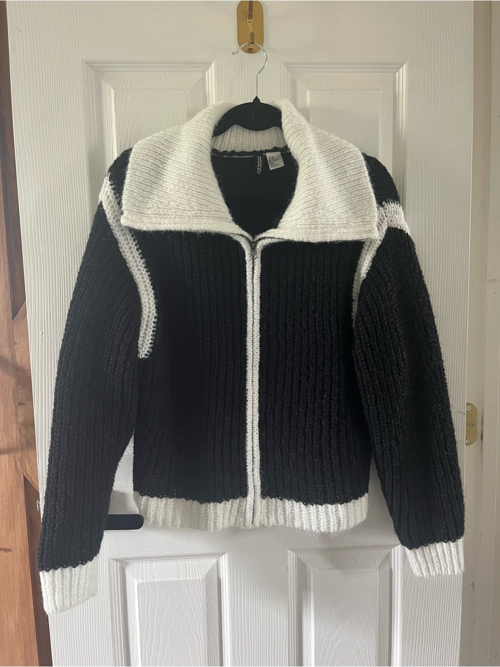 H&M Divided Chunky Ribbed Zip Up Cardigan Sweater - Small
